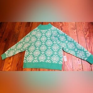 Old Navy NWT Green and White Snowflake Sweater